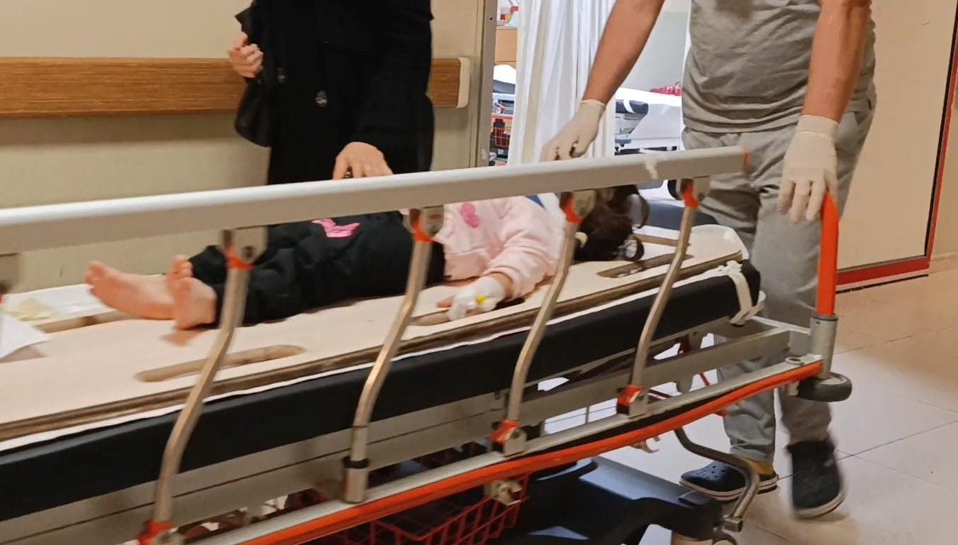 2 yasindaki cocuk balkondan duserek yaralandi 9Yzx9nsK