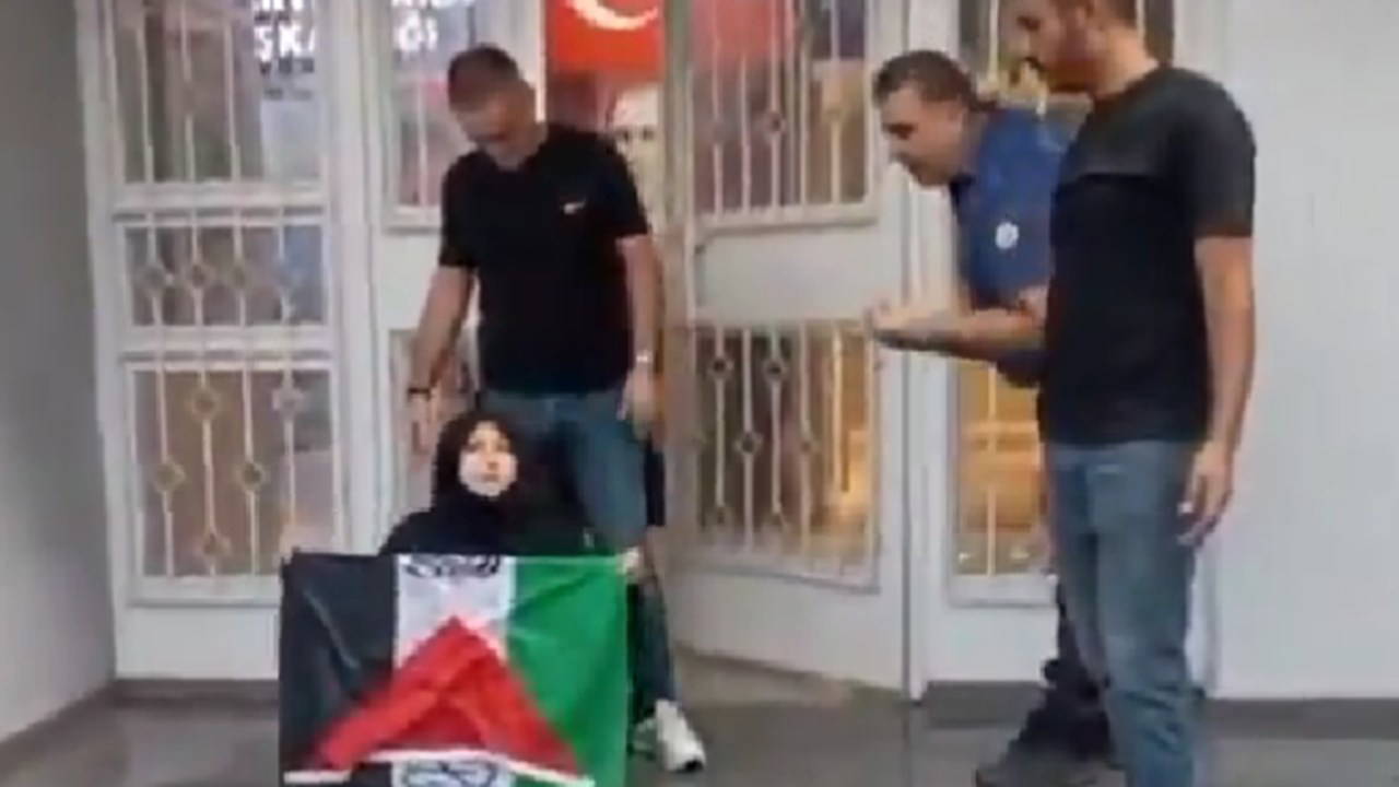 akp onunde gazze eylemine sert mudahale polisler gorevden uzaklastirildi Gf4kQp29