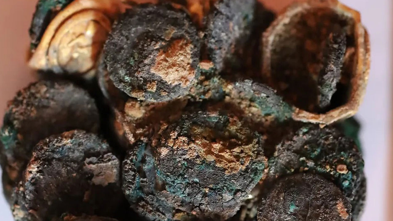 antik roma evinden erimis hazine cikti AFrEKis6