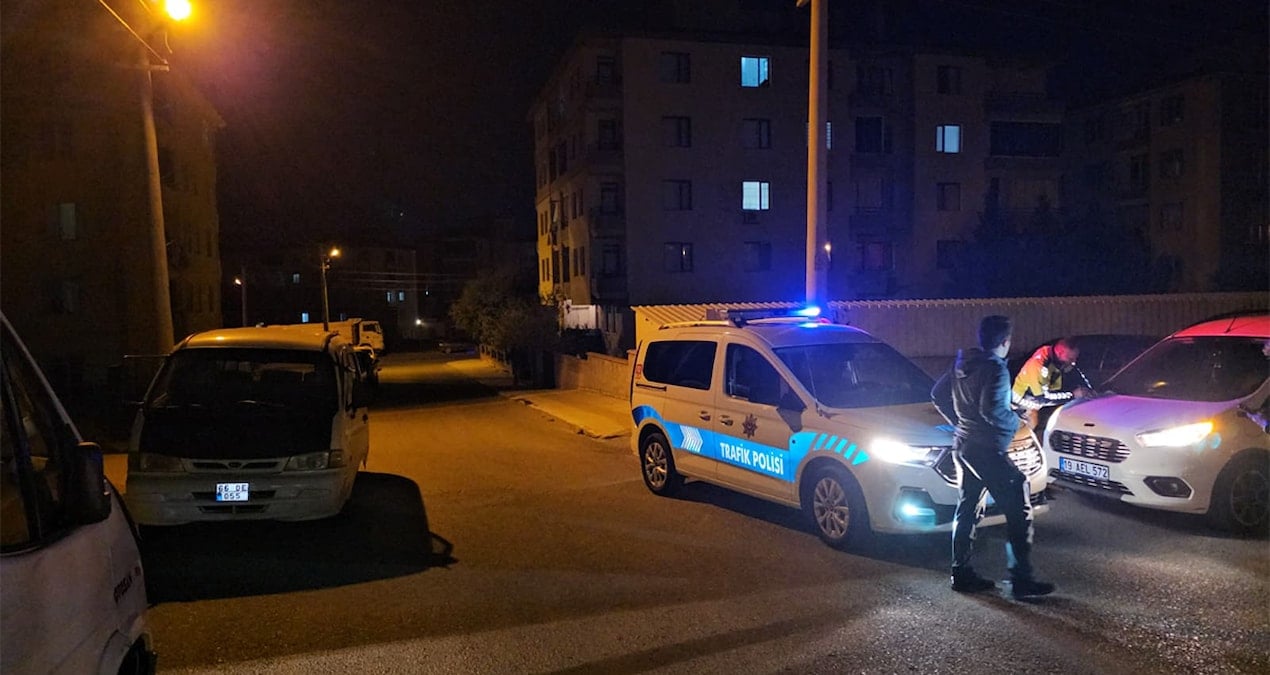 dur ihtarina uymayan surucu polisi yaraladi 6Af2mRSk