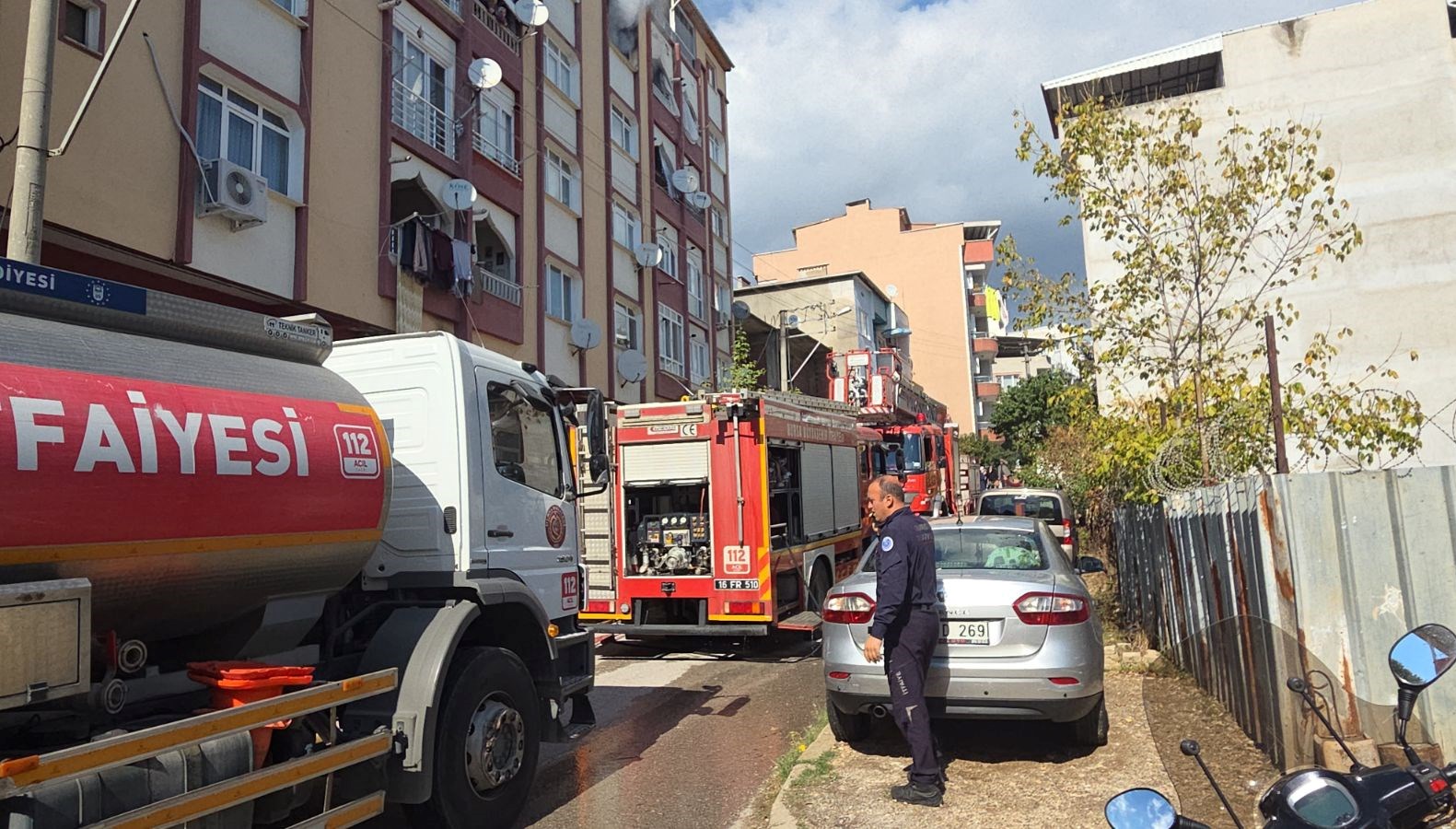 bursada bes katli apartmanda yangin TIIg1yM3