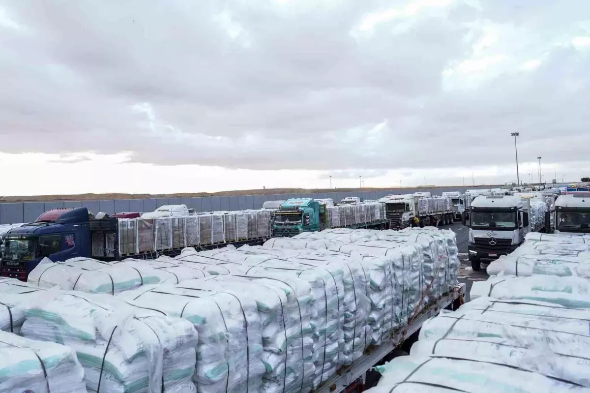 misirdan gazzeye 400 kamyon insani yardim girisi 6cwfzS5U.jpg