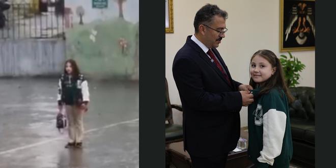 yagmur altinda saygi durusu o ogrenci odullendirildi qjFG6jLa.jpg