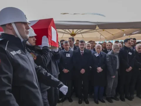 Cenaze Töreninde Özgür Özel ve Devlet Bahçeli Arasındaki Dikkat Çeken Diyaloglar