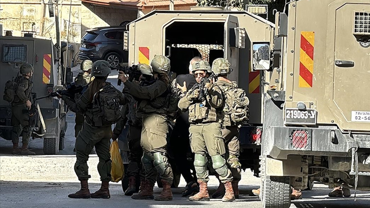 İsrail Ordusu Batı Şeria’da 17 Filistinliyi Gözaltına Aldı